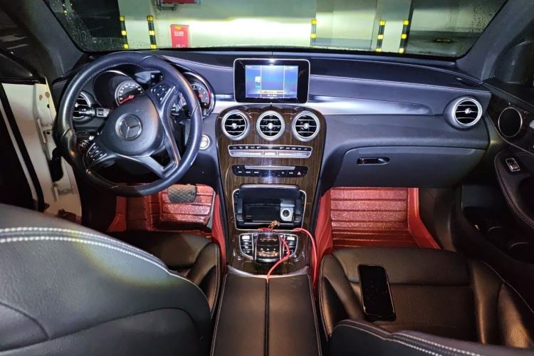 Used Mercedes-Benz GLC 2017 GLC 260 4MATIC Dynamic Edition Center Console