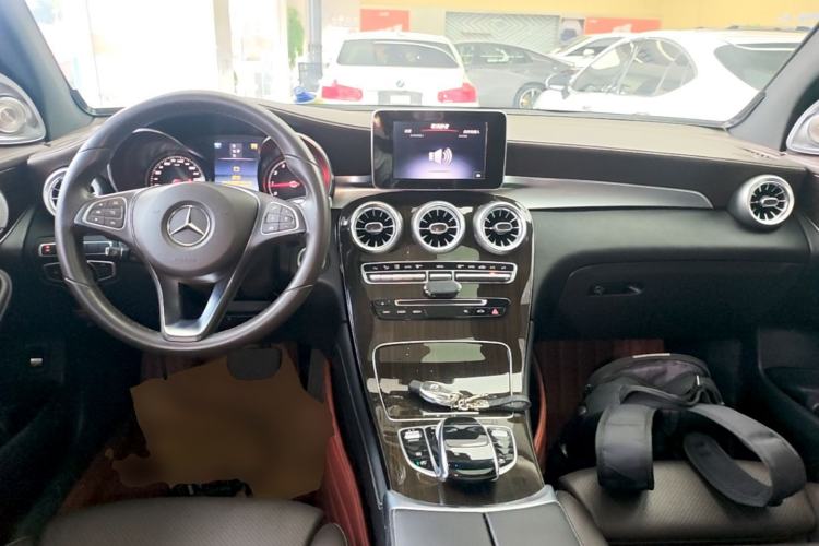 Used Mercedes-Benz GLC 2017 GLC 260 4MATIC Luxury Model Center Console