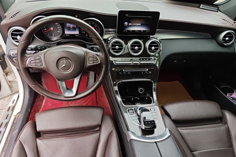 Used Mercedes-Benz GLC 2017 GLC 260 4MATIC Luxury Model Center Console
