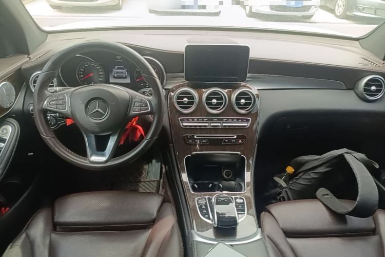Used Mercedes-Benz GLC 2017 GLC 260 4MATIC Dynamic Edition Center Console