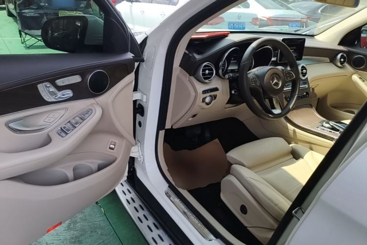 Used Mercedes-Benz GLC 2017 GLC 300 4MATIC Sport Edition Driver Seat