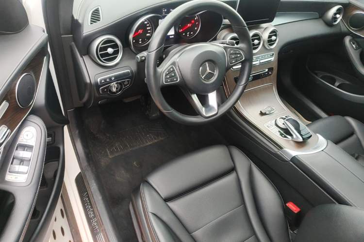 Used Mercedes-Benz GLC 2017 GLC 300 4MATIC Sport Edition Driver Seat