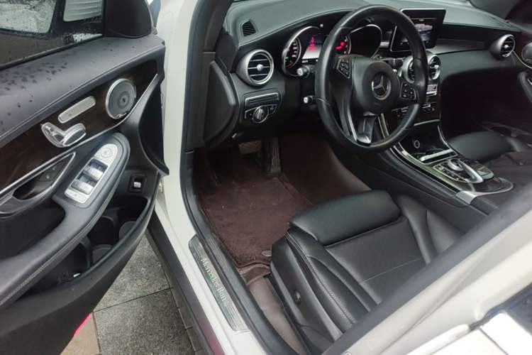 Used Mercedes-Benz GLC 2017 GLC 260 4MATIC Dynamic Edition Driver Seat