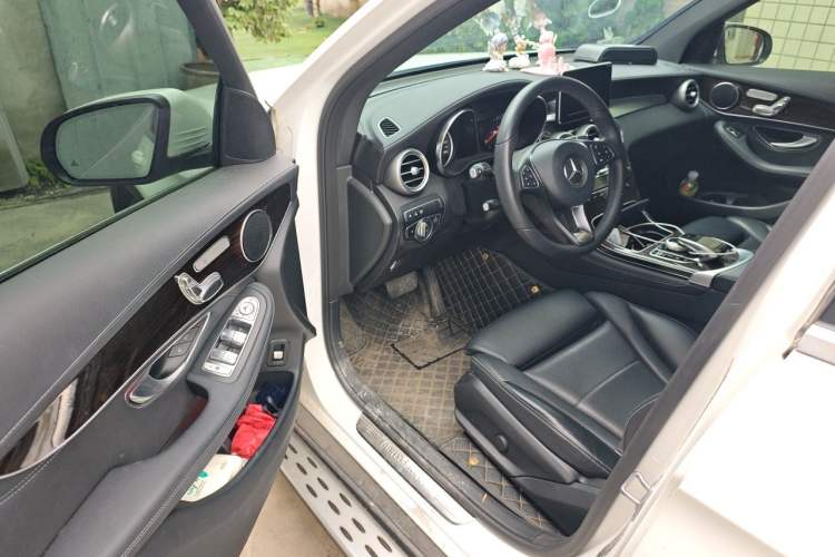 Used Mercedes-Benz GLC 2017 GLC 260 4MATIC Luxury Model Driver Seat