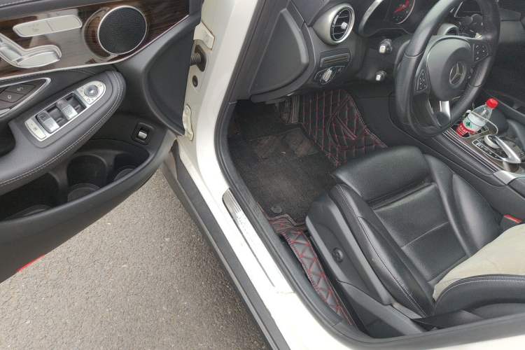 Used Mercedes-Benz GLC 2017 GLC 260 4MATIC Dynamic Edition Driver Seat