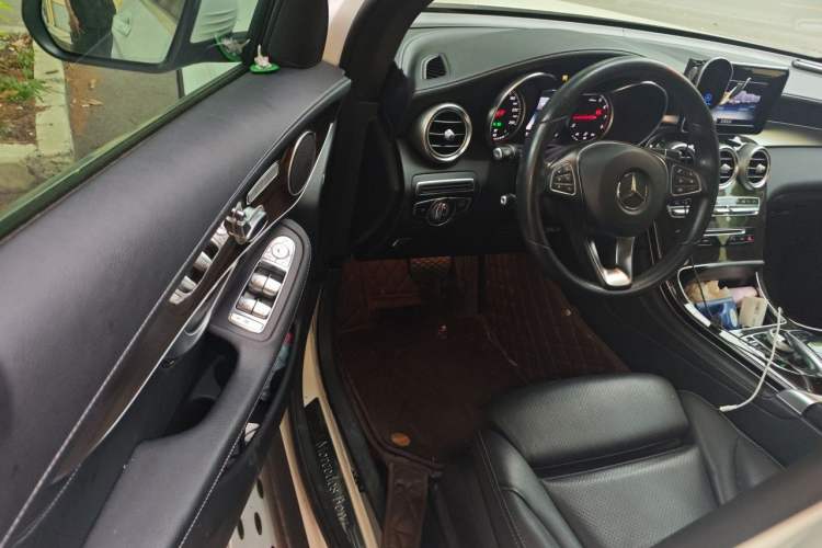 Used Mercedes-Benz GLC 2017 GLC 260 4MATIC Dynamic Edition Driver Seat