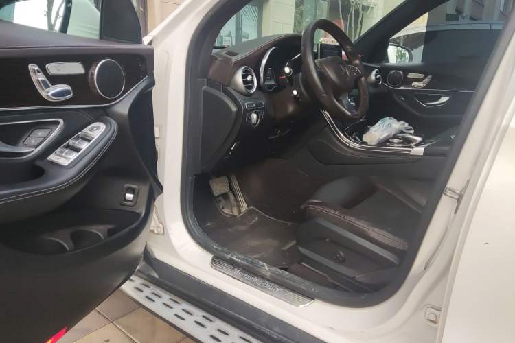 Used Mercedes-Benz GLC 2017 GLC 260 4MATIC Luxury Model Driver Seat