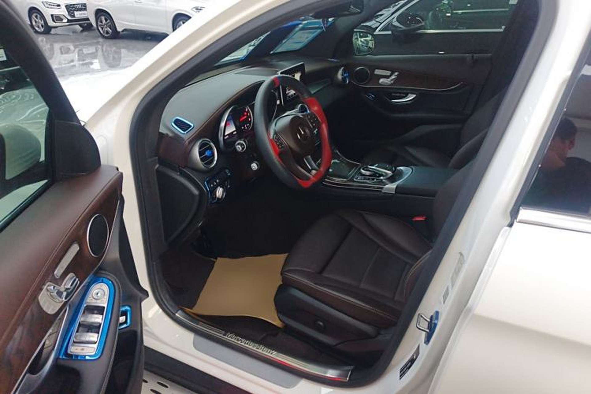 Used Mercedes-Benz GLC 2017 GLC 300 4MATIC Sport Edition Driver Seat