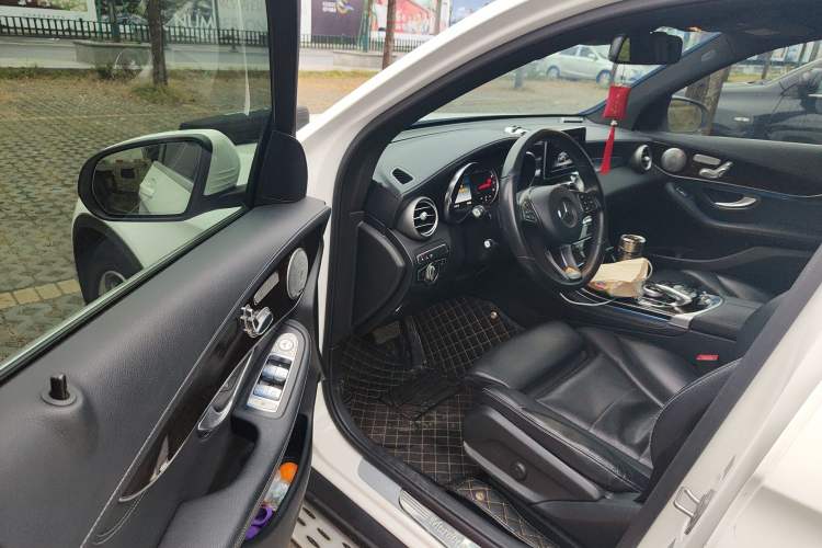 Used Mercedes-Benz GLC 2017 GLC 260 4MATIC Luxury Model Driver Seat