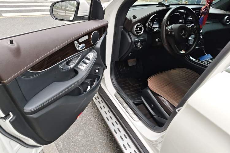 Used Mercedes-Benz GLC 2017 GLC 260 4MATIC Luxury Model Driver Seat