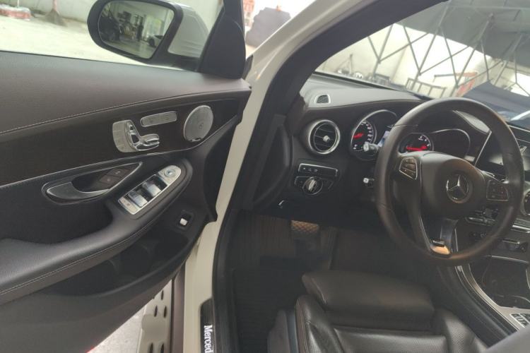Used Mercedes-Benz GLC 2017 GLC 300 4MATIC Luxury Model Driver Seat