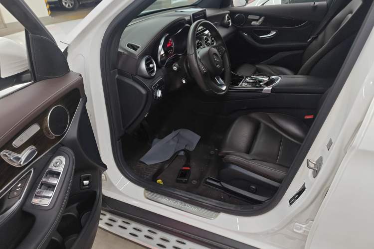 Used Mercedes-Benz GLC 2017 GLC 260 4MATIC Luxury Model Driver Seat