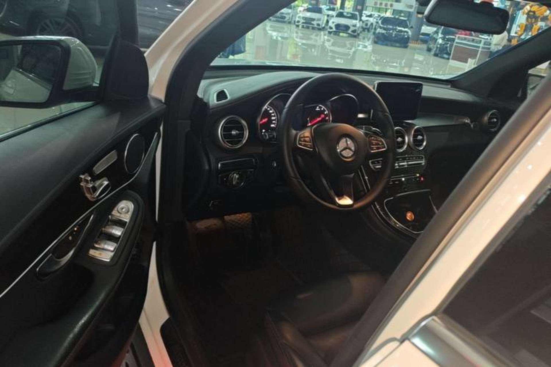 Used Mercedes-Benz GLC 2017 GLC 260 4MATIC Dynamic Edition Driver Seat
