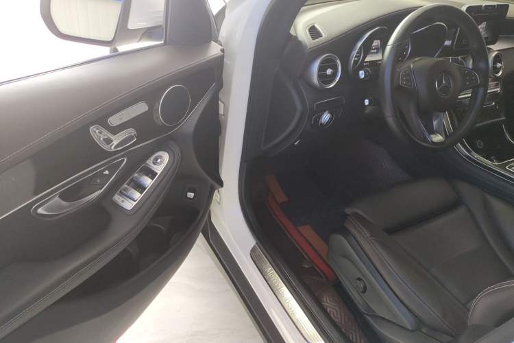 Used Mercedes-Benz GLC 2017 GLC 260 4MATIC Dynamic Edition Driver Seat