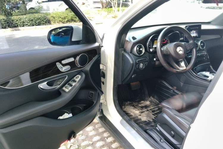 Used Mercedes-Benz GLC 2017 GLC 260 4MATIC Dynamic Edition Driver Seat