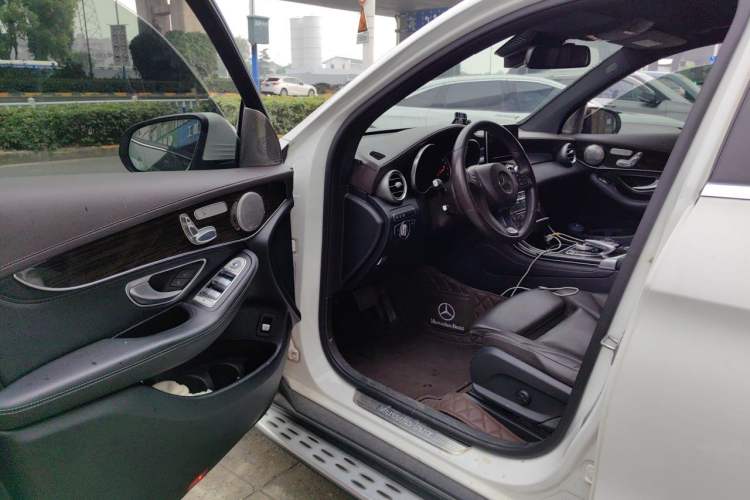 Used Mercedes-Benz GLC 2017 GLC 260 4MATIC Luxury Model Driver Seat