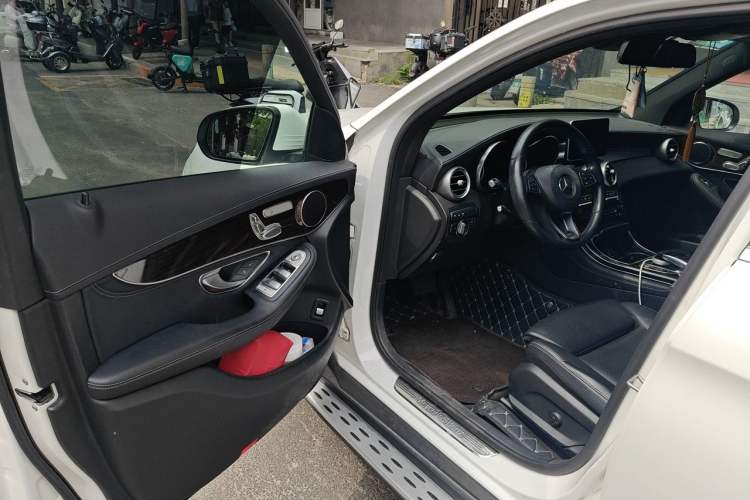 Used Mercedes-Benz GLC 2017 GLC 260 4MATIC Luxury Model Driver Seat