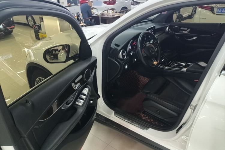 Used Mercedes-Benz GLC 2017 GLC 260 4MATIC Dynamic Edition Driver Seat