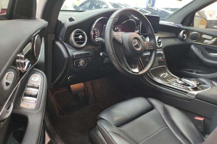 Used Mercedes-Benz GLC 2017 GLC 260 4MATIC Dynamic Edition Driver Seat