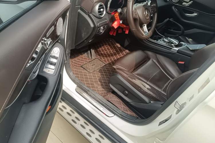 Used Mercedes-Benz GLC 2017 GLC 260 4MATIC Dynamic Edition Driver Seat
