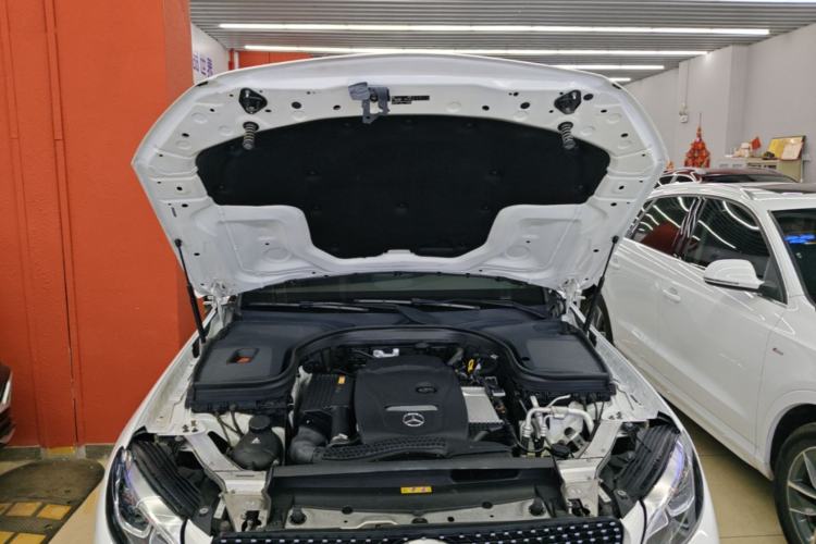 Used Mercedes-Benz GLC 2017 GLC 260 4MATIC Dynamic Edition Engine Bay