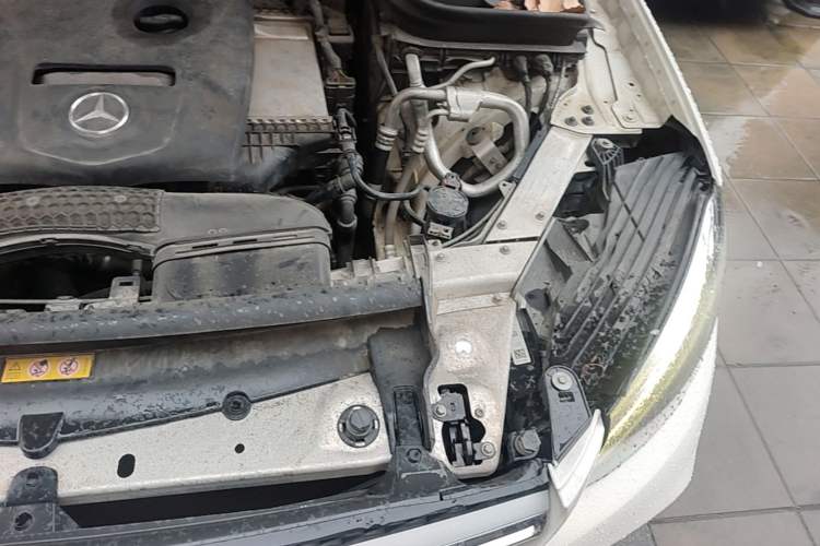 Used Mercedes-Benz GLC 2017 GLC 260 4MATIC Dynamic Edition Engine Bay Left