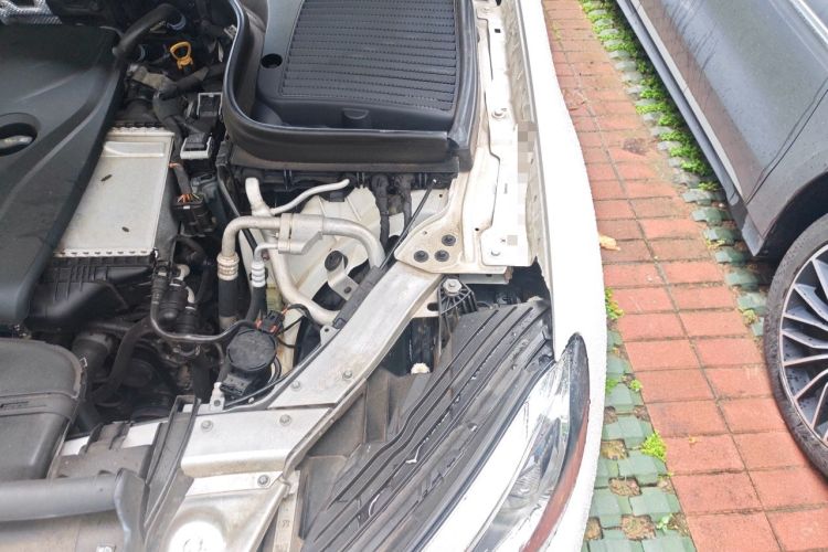 Used Mercedes-Benz GLC 2017 GLC 300 4MATIC Sport Edition Engine Bay Left