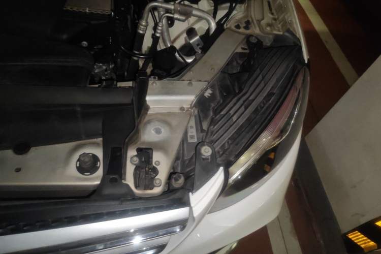 Used Mercedes-Benz GLC 2017 GLC 260 4MATIC Dynamic Edition Engine Bay Left