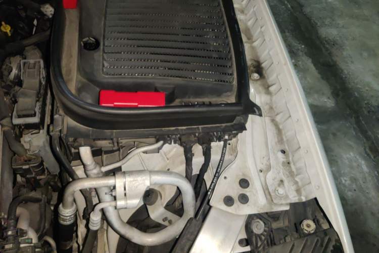 Used Mercedes-Benz GLC 2017 GLC 260 4MATIC Luxury Model Engine Bay Left