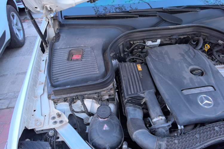 Used Mercedes-Benz GLC 2017 GLC 260 4MATIC Luxury Model Engine Bay Right