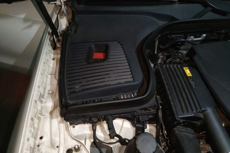 Used Mercedes-Benz GLC 2017 GLC 260 4MATIC Luxury Model Engine Bay Right