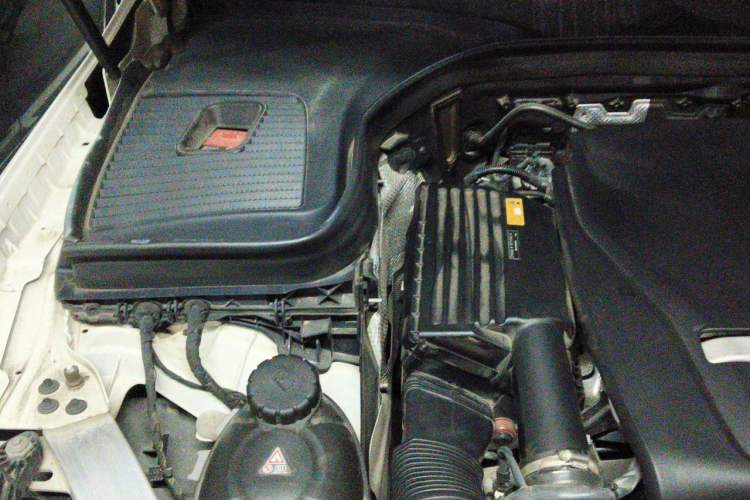 Used Mercedes-Benz GLC 2017 GLC 260 4MATIC Luxury Model Engine Bay Right