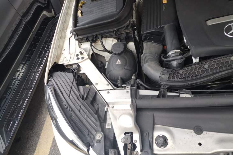 Used Mercedes-Benz GLC 2017 GLC 300 4MATIC Sport Edition Engine Bay Right