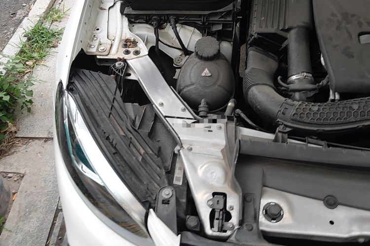 Used Mercedes-Benz GLC 2017 GLC 260 4MATIC Luxury Model Engine Bay Right