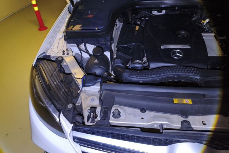 Used Mercedes-Benz GLC 2017 GLC 260 4MATIC Luxury Model Engine Bay Right