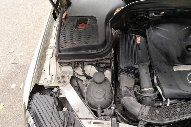 Used Mercedes-Benz GLC 2017 GLC 300 4MATIC Sport Edition Engine Bay Right