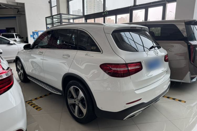 Used Mercedes-Benz GLC 2017 GLC 260 4MATIC Luxury Model Exterior 1