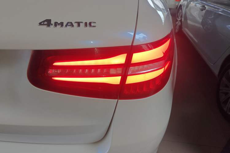 Used Mercedes-Benz GLC 2017 GLC 260 4MATIC Dynamic Edition Exterior 1