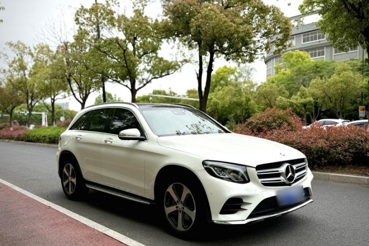 Used Mercedes-Benz GLC 2017 GLC 260 4MATIC Luxury Model Exterior 1