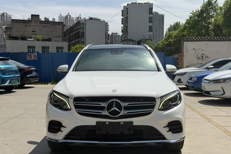 Used Mercedes-Benz GLC 2017 GLC 260 4MATIC Luxury Model Exterior 1