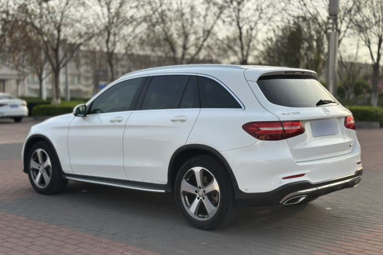 Used Mercedes-Benz GLC 2017 GLC 260 4MATIC Luxury Model Exterior 1