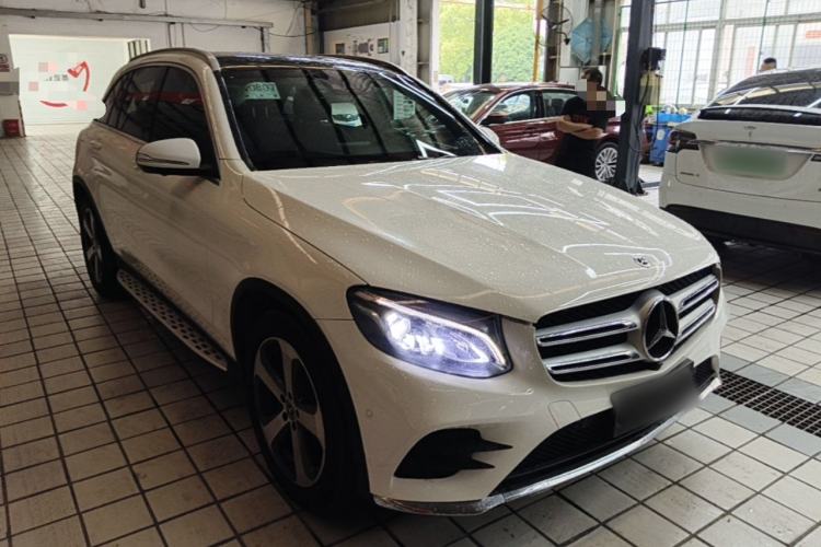 Used Mercedes-Benz GLC 2017 GLC 260 4MATIC Luxury Model Exterior 1