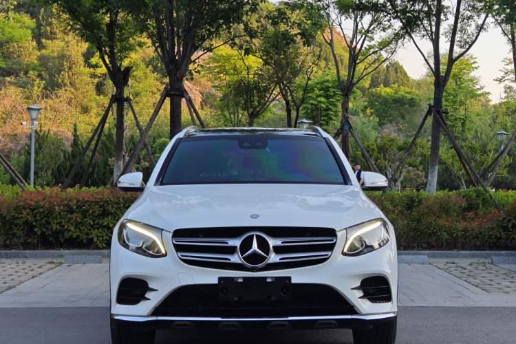 Used Mercedes-Benz GLC 2017 GLC 260 4MATIC Luxury Model Exterior 1