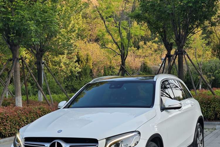 Used Mercedes-Benz GLC 2017 GLC 260 4MATIC Luxury Model Exterior 10
