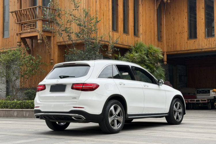 Used Mercedes-Benz GLC 2017 GLC 300 4MATIC Sport Edition Exterior 2