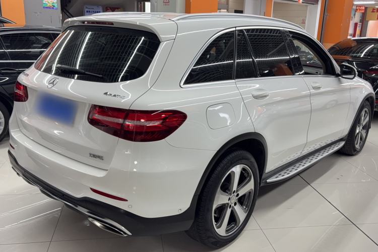 Used Mercedes-Benz GLC 2017 GLC 260 4MATIC Luxury Model Exterior 2