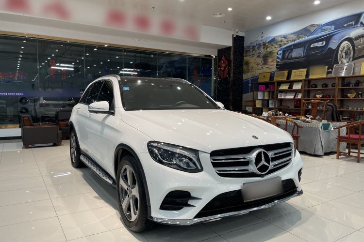 Used Mercedes-Benz GLC 2017 GLC 260 4MATIC Luxury Model Exterior 2