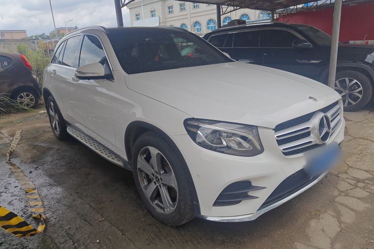 Used Mercedes-Benz GLC 2017 GLC 260 4MATIC Luxury Model Exterior 2