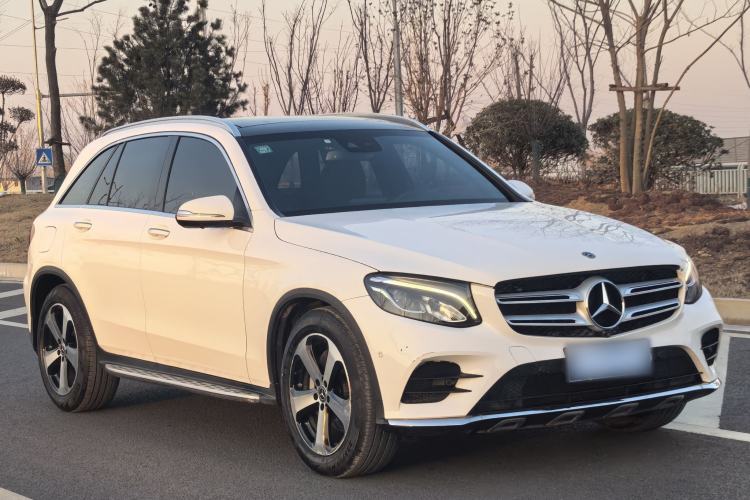 Used Mercedes-Benz GLC 2017 GLC 260 4MATIC Luxury Model Exterior 2