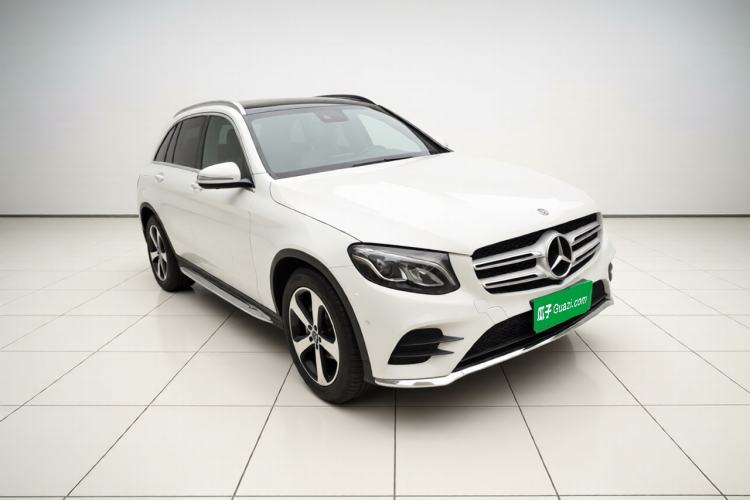 Used Mercedes-Benz GLC 2017 GLC 260 4MATIC Luxury Model Exterior 2